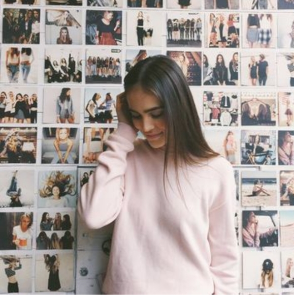 Brandy Melville Photo + 3 Velvet Holiday Scrunchie - Picture 5 of 6